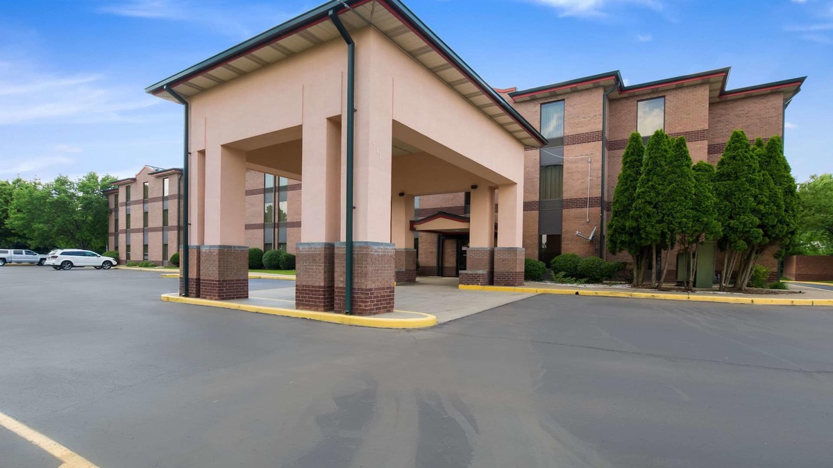 Sellersburg Hotel | Quality Inn & Suites