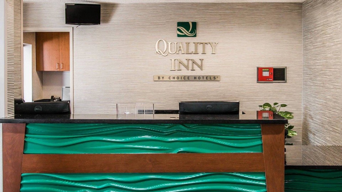 Warren Hotel | Quality Inn & Suites Warren - Detroit