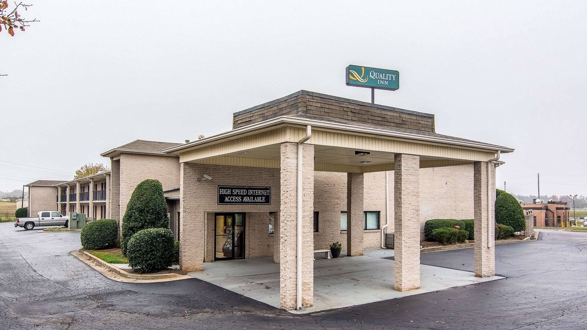 Flowery Branch Hotel | Quality Inn