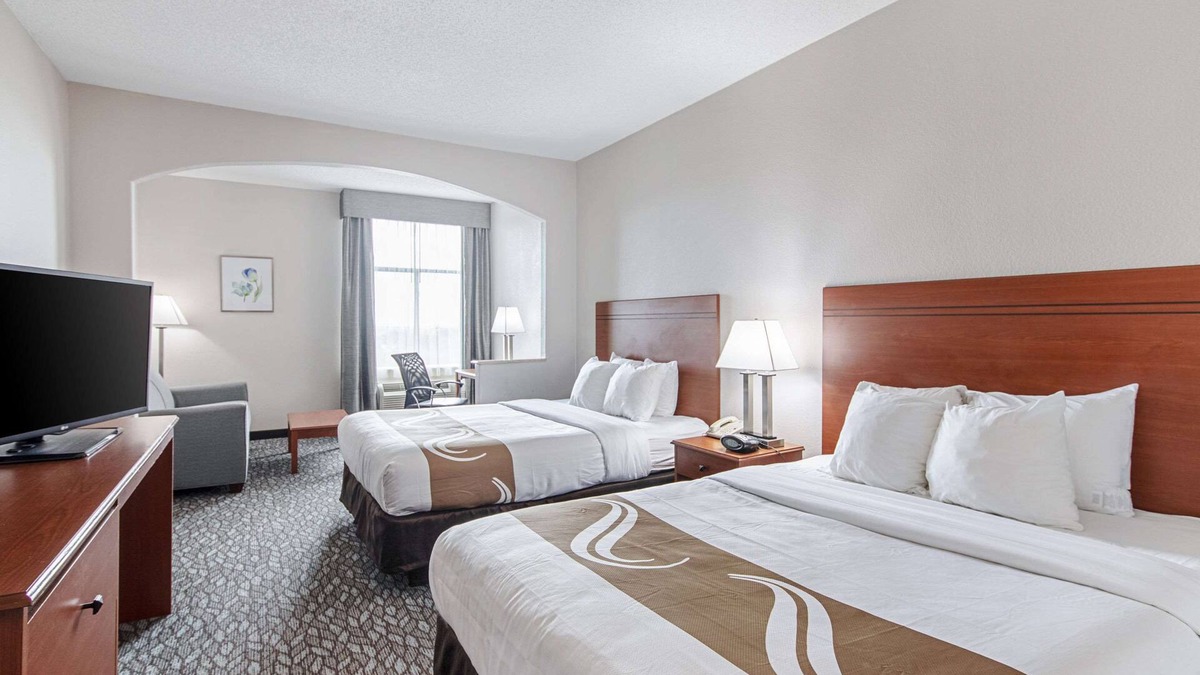 Franklin Park Hotel | Quality Suites Austin South St. Elmo District