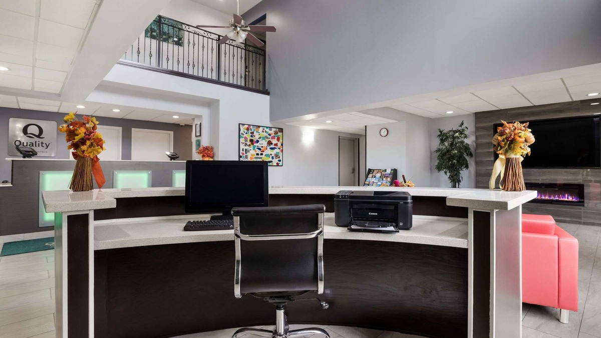 Tulsa Hotel | Quality Suites Tulsa I-44