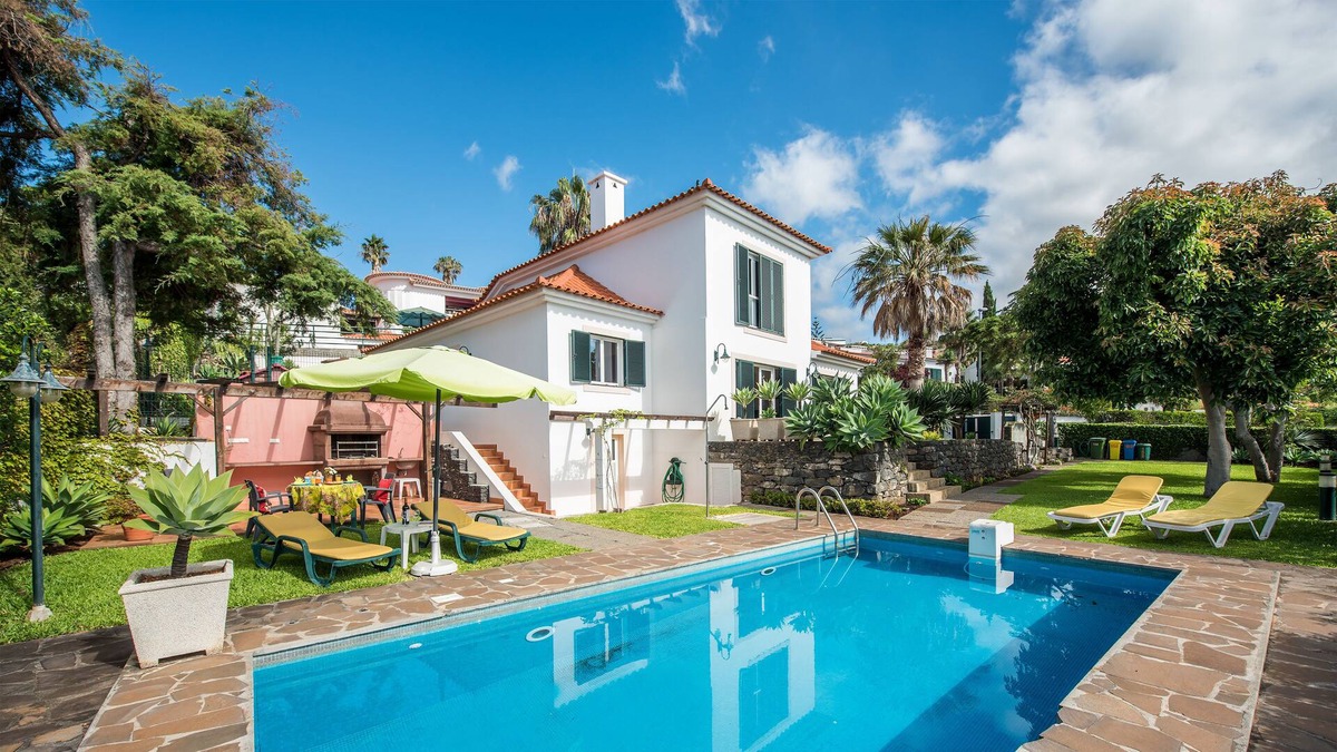 Garajau Villa | Quality villa - very private with Pool + Garden + BBQ + Wi-Fi + Pub's 5 min walk