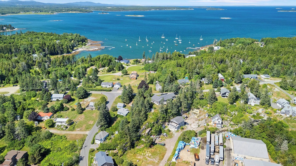 Spruce Head Cottage | Quarry Village Compound