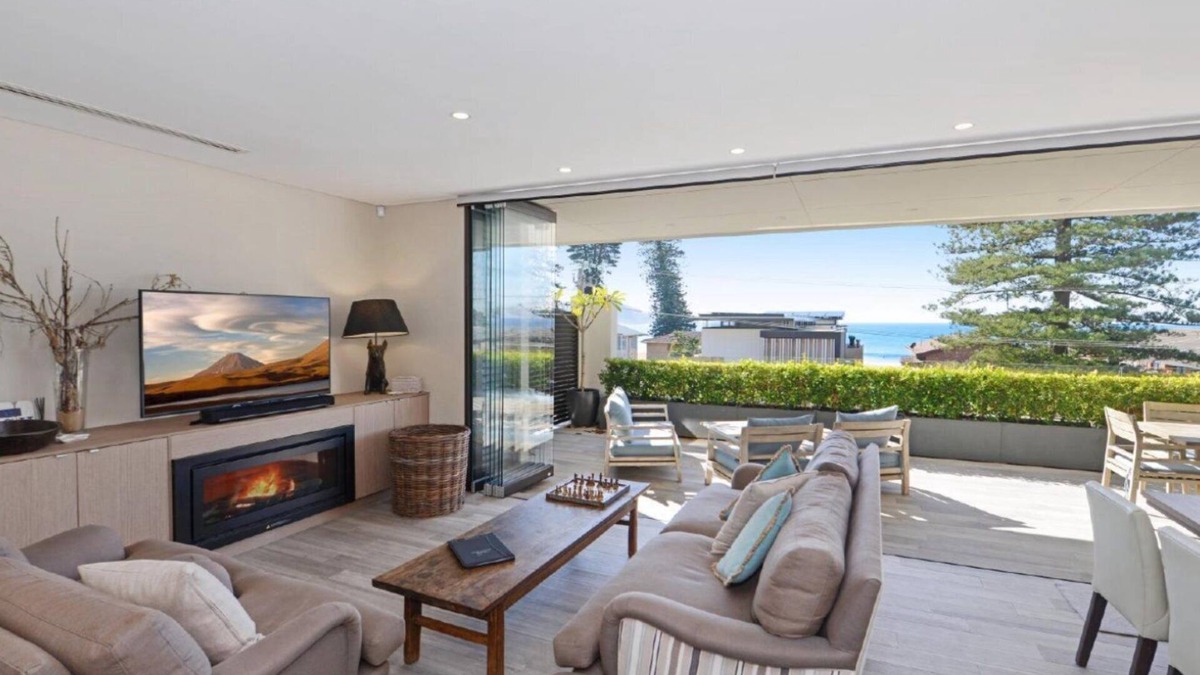 Avoca Beach Apartment | Quarterdeck 1 - Luxury Apartment Suits 2 Families
