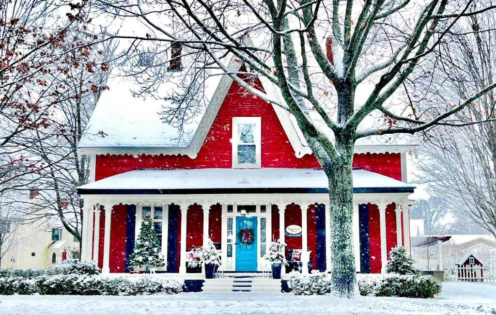 Fredericton Bed & Breakfast | Quartermain House Bed & Breakfast