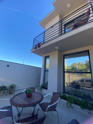 Jaguariuna Bed & Breakfast | Quarto com Varanda e Vista para a Mata
