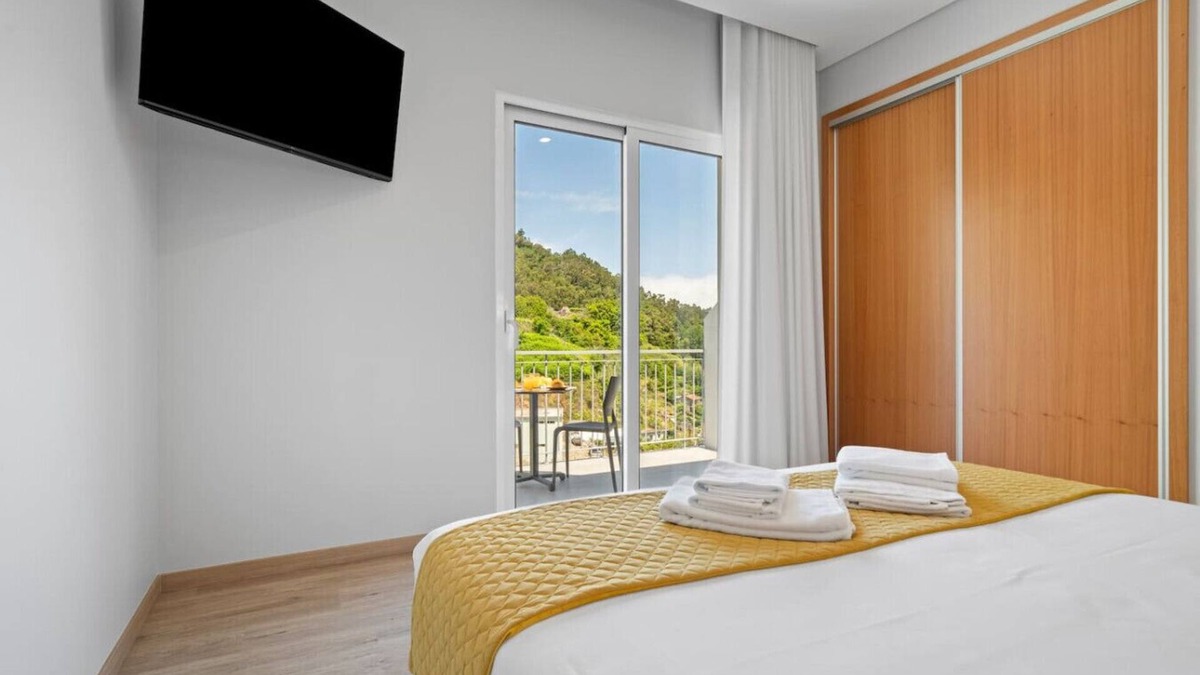 Sao Vicente House | Quarto Duplo Deluxe com Varanda Q3
