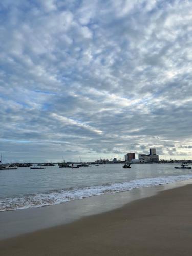 Mucuripe House | Quarto privativo na Av Beira mar apto familiar