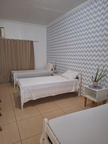 Alvorada House | Quarto triplo com banheiro compartilhado