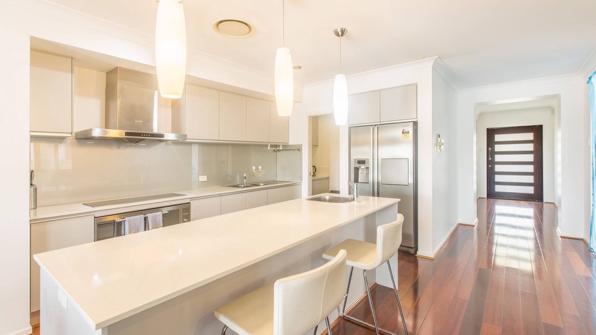 Biggera Waters House | Quay River Beach Hotel