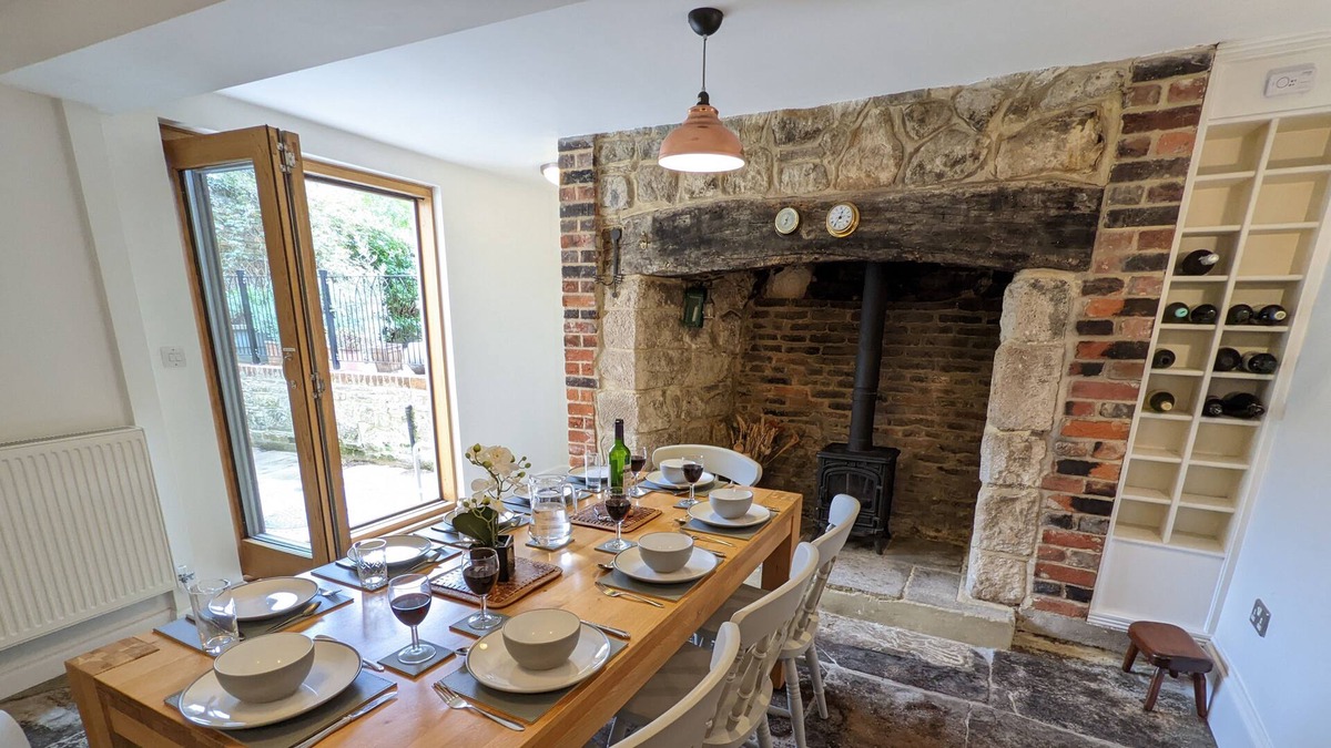 Newport House | Quay Town House - a house that sleeps 10 guests in 5 bedrooms