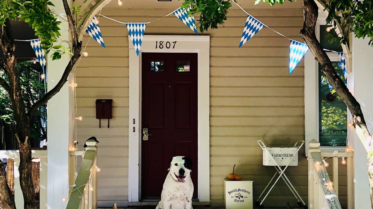 West Queen Anne Apartment | Queen Anne Farmhouse - Upper Unit