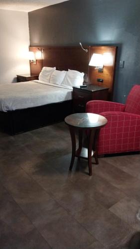 Jackson Apartment | Queen Bed Hotel Suite 207