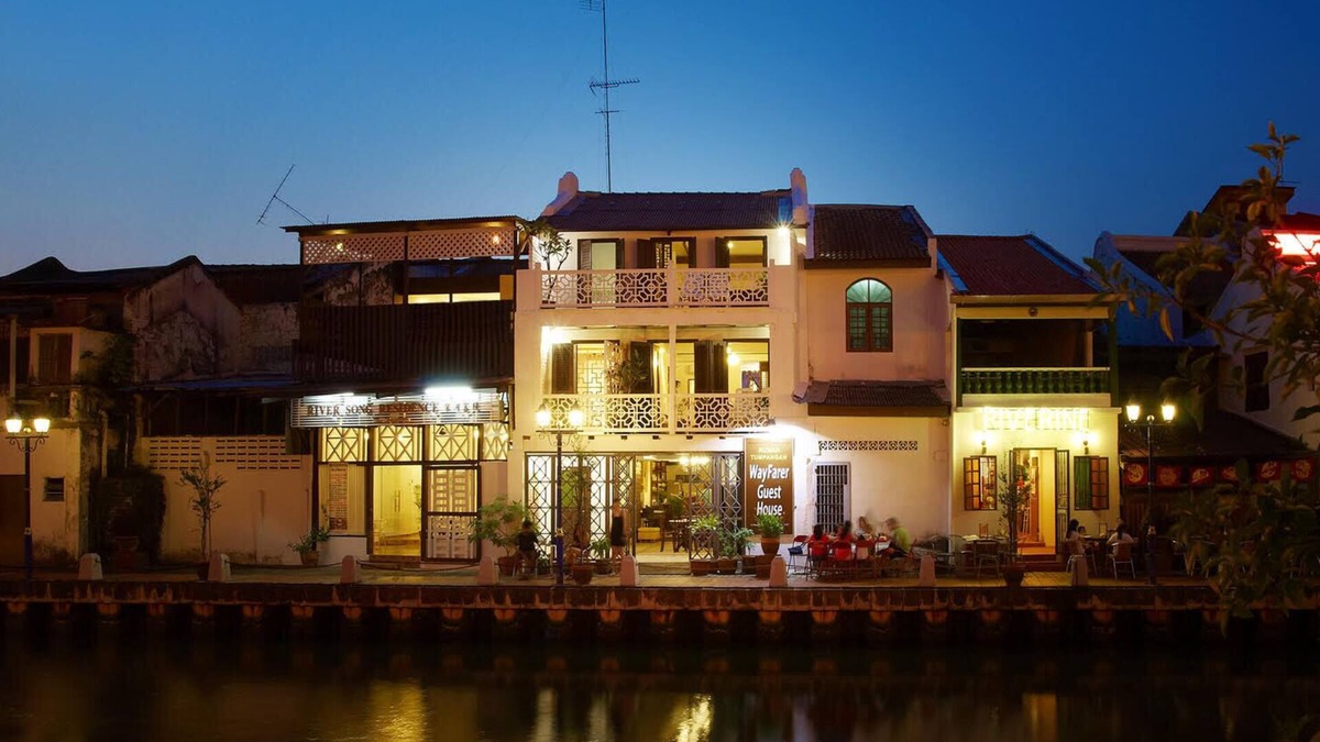 Bandar Melaka House | Queen Bed Room with Private Bathroom and AC, 3 mins walk to Jonker Street