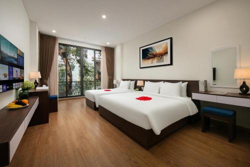 Hoan Kiem Hotel | Queen Cafe Hotel