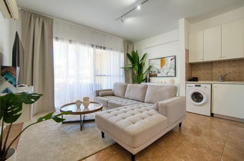 Old Town Apartment | Queen Gardens 212