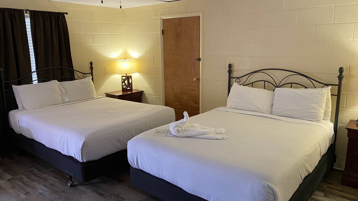 Mount Ida Apartment | Queen Guest Room located at the Joplin Inn at the entrance to Mountain Harbor, just 2 1/2 miles from Lake Ouachita. by RedAwning