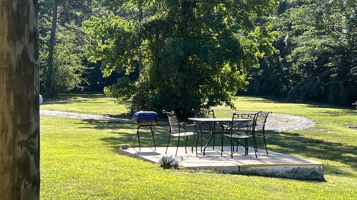 Mount Ida Apartment | Queen Guest Room located at the Joplin Inn at the entrance to Mountain Harbor, just 2 1/2 miles from Lake Ouachita. by RedAwning