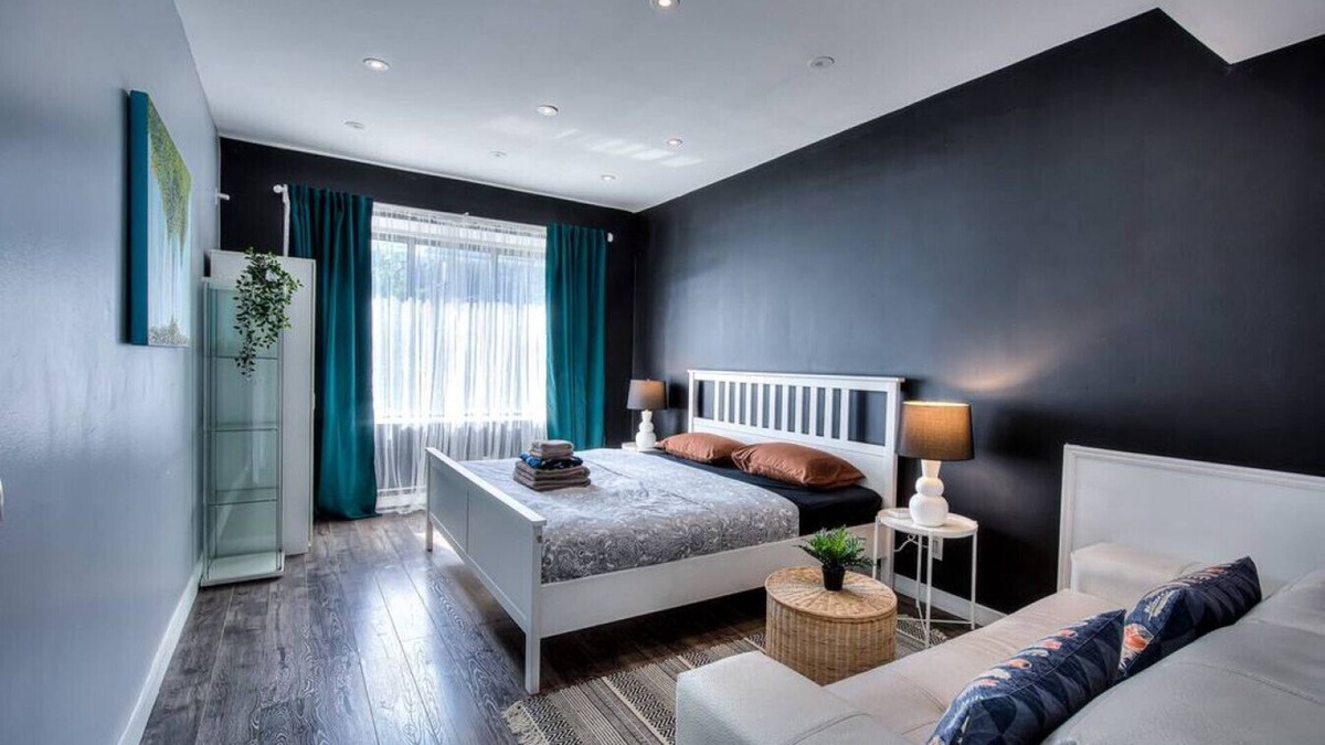 Cote-Des-Neiges—Notre-Dame-De-Grace Apartment | Queen Mary's Jewel (30ppl MAX)