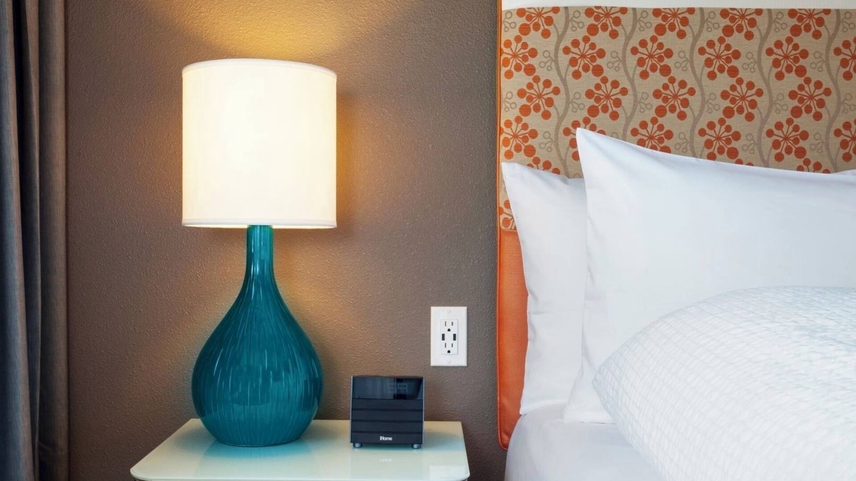 University District Hotel | Queen Pineapple Getaway, Sweet Treats, Near University Village, UW Close