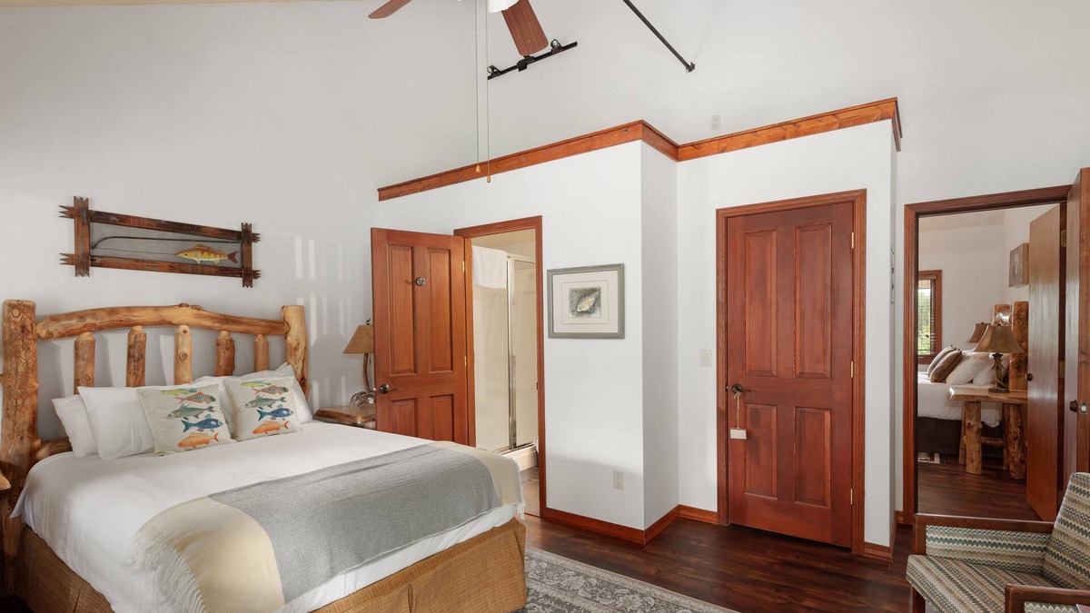 Olney Hotel | Queen - Queen Bed with Private bathroom, mini fridge