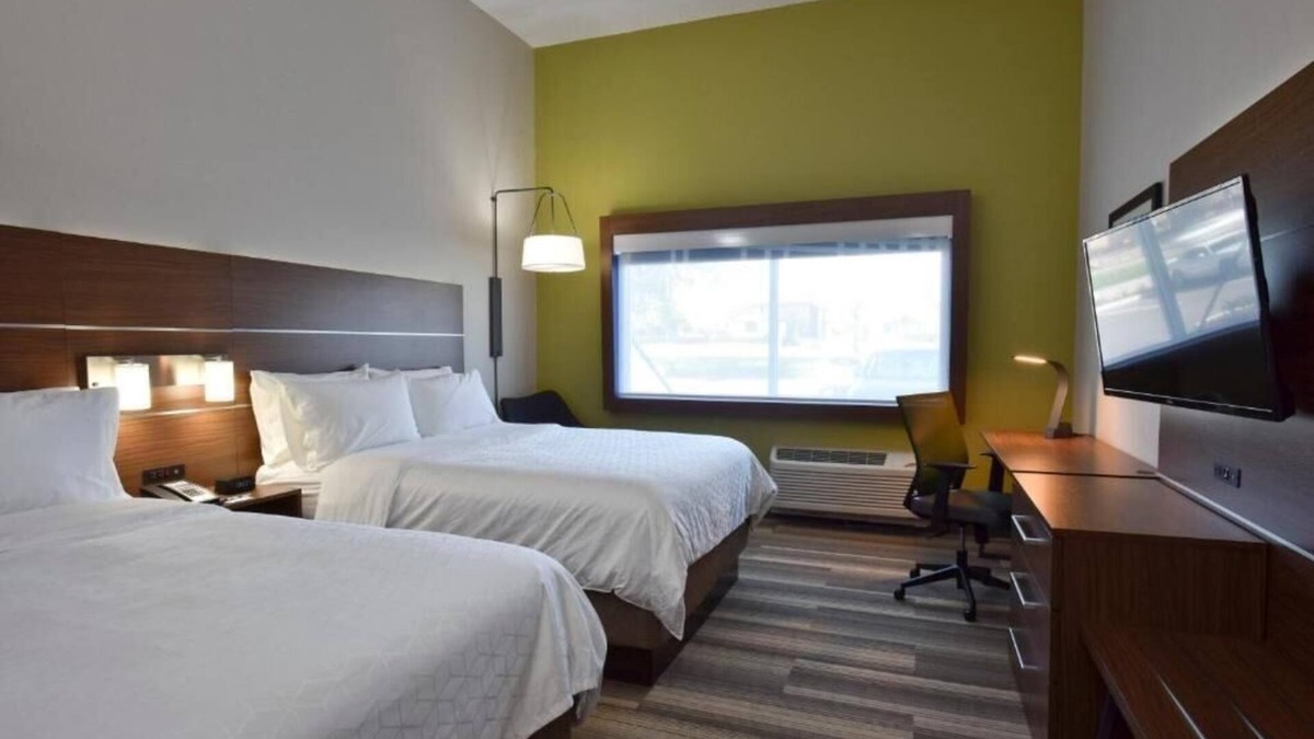 Southeast Orlando Apartment | Queen Room Near Pediatric Dental Group ORL