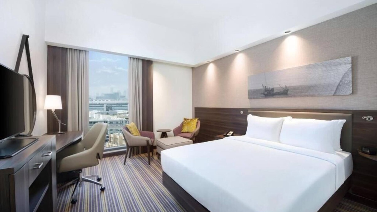 Al Qusais House | Queen Room Near Sunrise Supermarket By Luxury Bookings