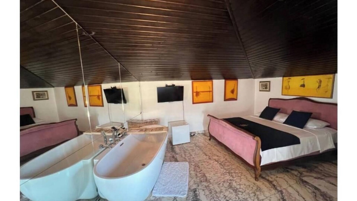 Eforie Nord Apartment | Queen Room with Sea View & Standard King Room