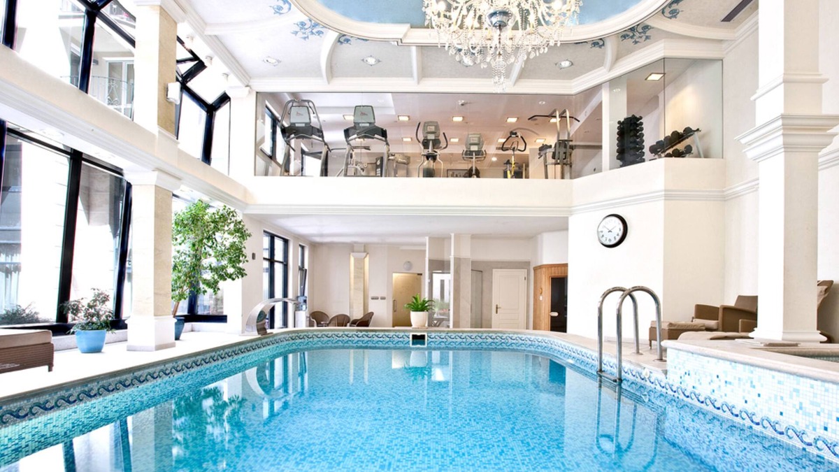 Erzsebetvaros Hotel | Queen's Court Hotel & Residence