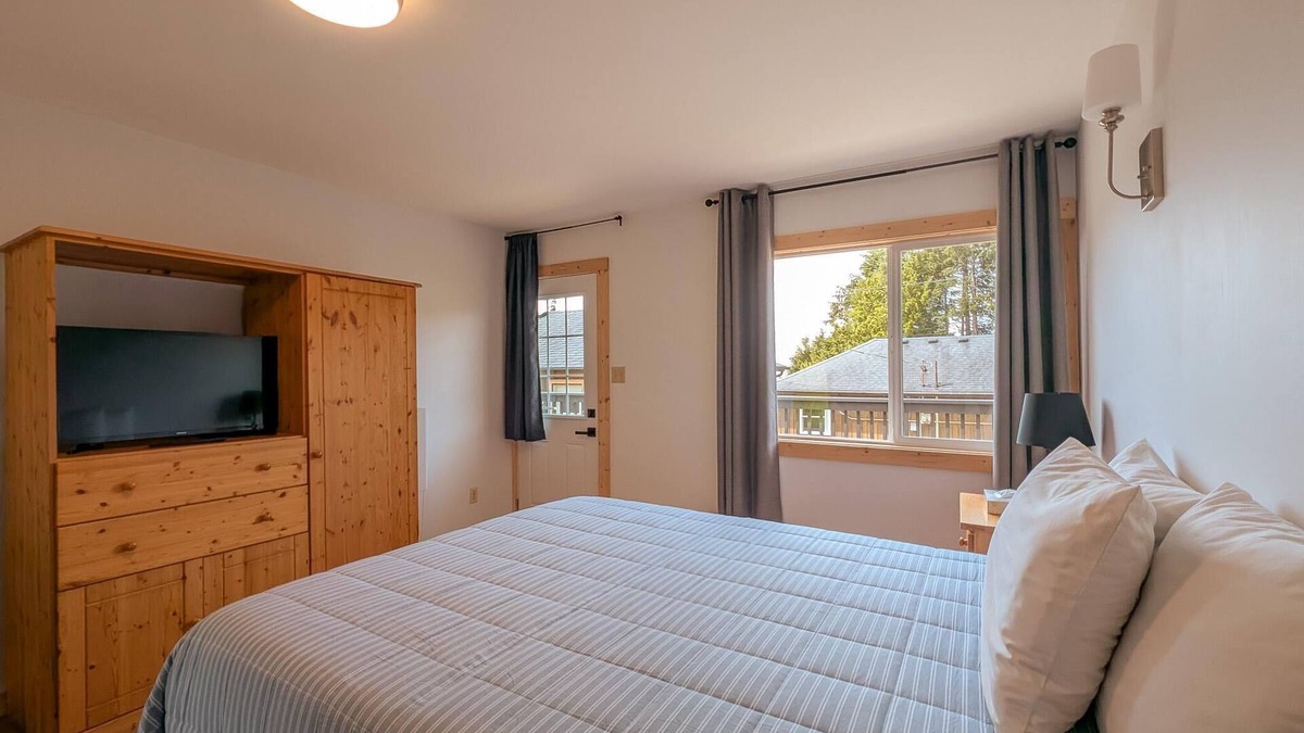 Ucluelet Cottage | Queen sleeper Studio suite in Ucluelet