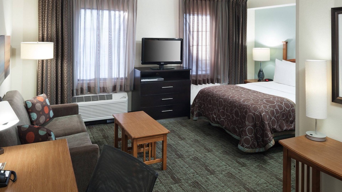Tougaloo Apartment | Queen Studio Near IBM. Free Breakfast. Pool. Gym.