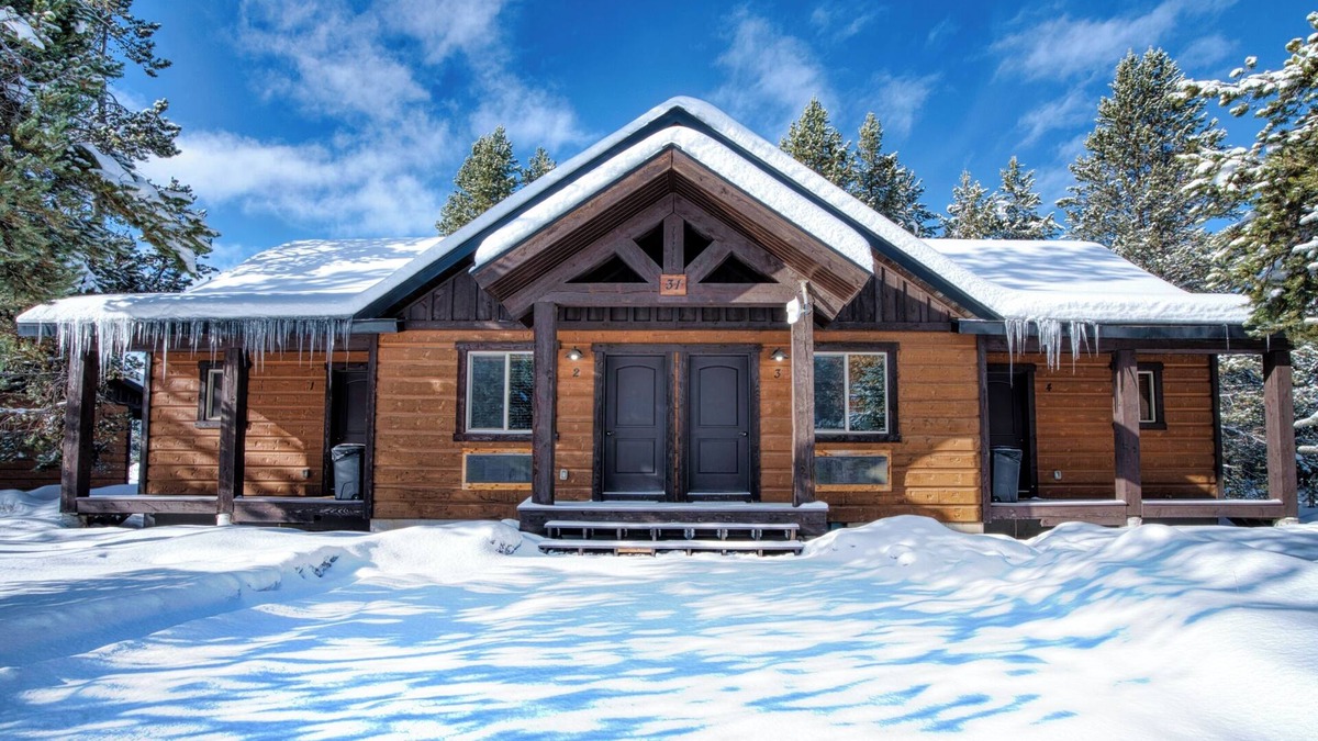 Island Park Cabin | Queen Suite at Ponds Lodge Cabin 31 Unit 4