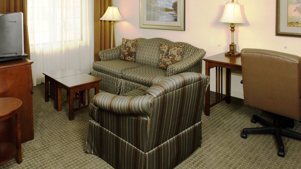 Eden Condo | Queen Suite | Laptop-friendly + FREE Breakfast