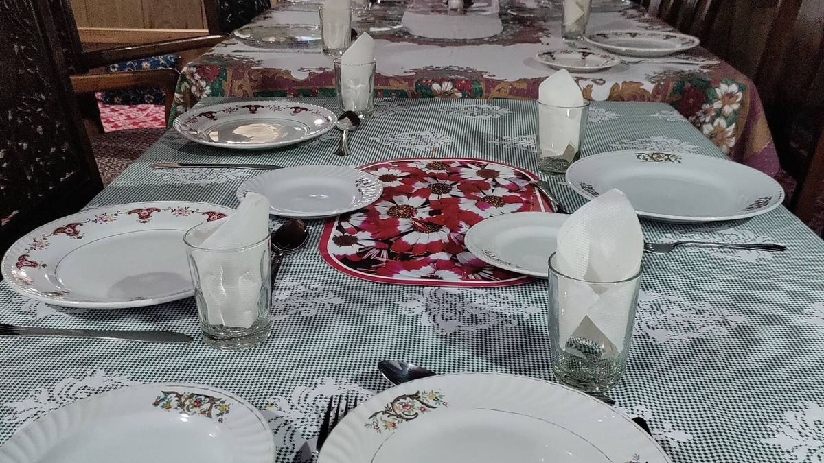 Nagin Bagh House | Queens Lake House, Luxurious lake side homestay.