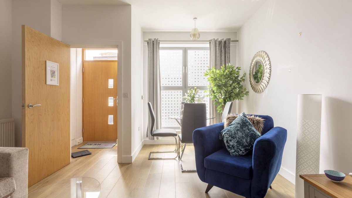 Redhill Apartment | Queens Lodge 1-Bed Apartment in Redhill