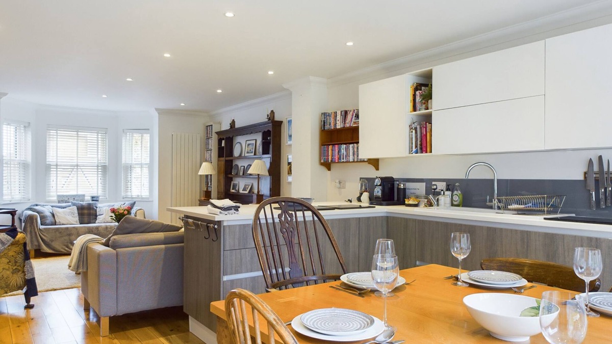 Ryde House | Queens Mews a coastal holiday home