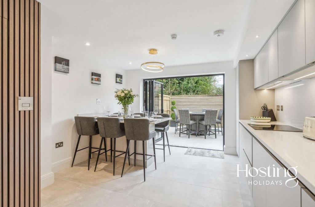 Henley House | Queens Mews Brand New Luxury Home with Parking