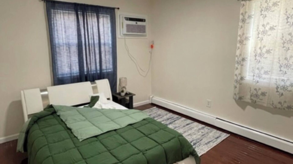 Queens House | Queens Modern 3 Bedroom Apartment. 5 mins from JFK