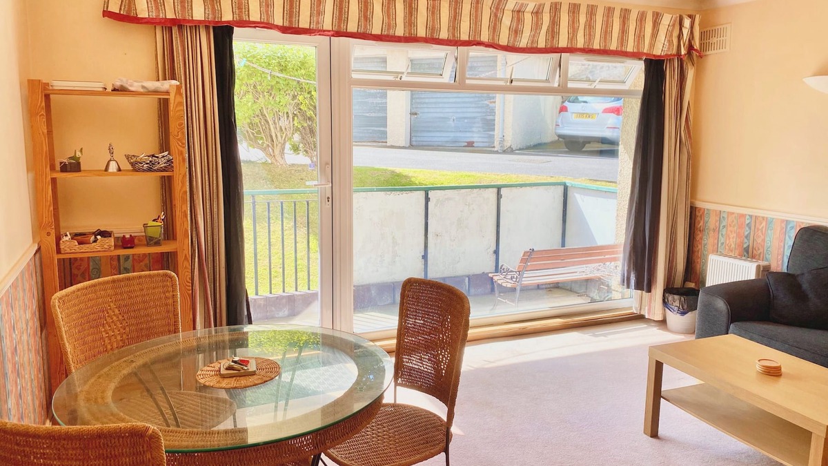 Gifford Apartment | Queen’s Park Court | Spacious 2-Bedroom Flat by Holyrood Park