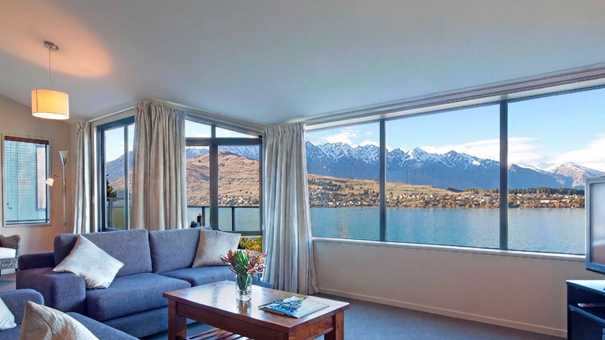 Queenstown Apartment | Queenstown Escape | Heated Pool & Stunning Lake Views | 2 Bedrooms