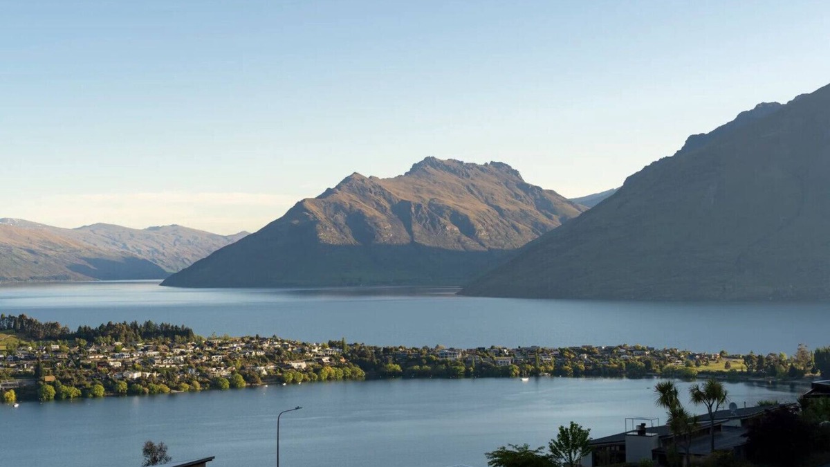 Queenstown House | Queenstown Hill View