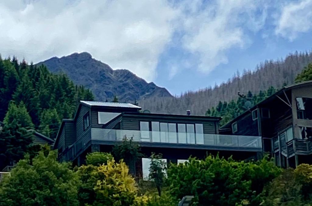 Fernhill House | Queenstown Lake Panorama