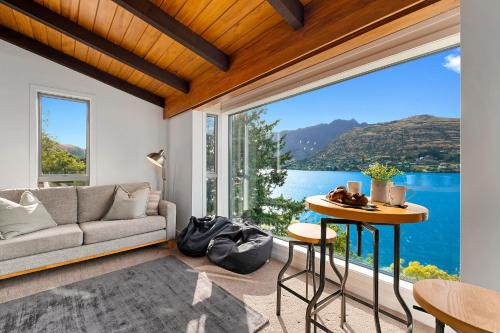 Queenstown House | Queenstown Lakefront Dream 4 Bed