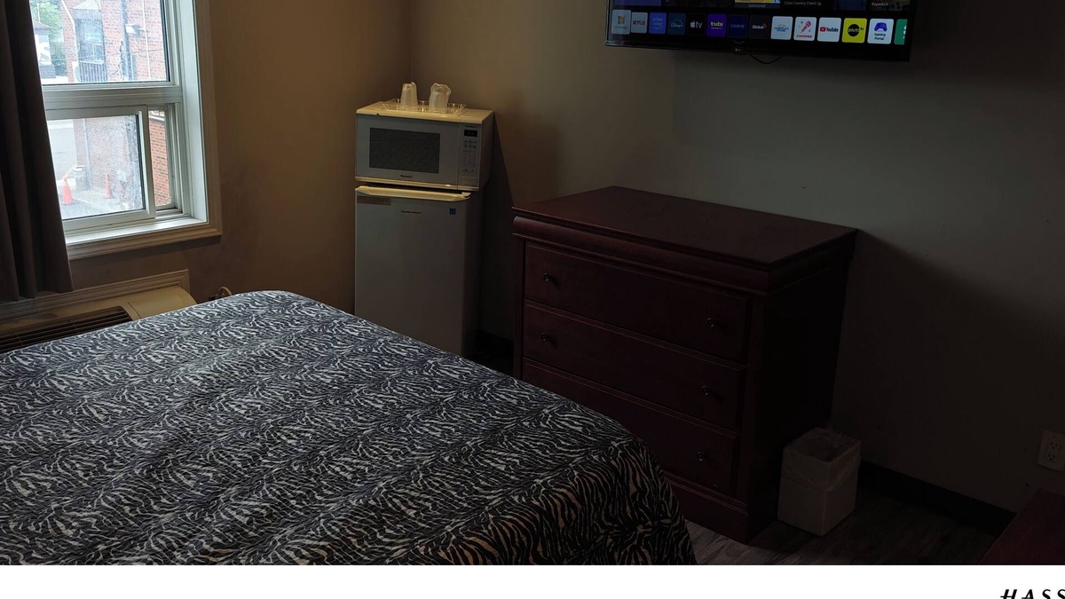 The Queensway Hotel | Queensway Motel