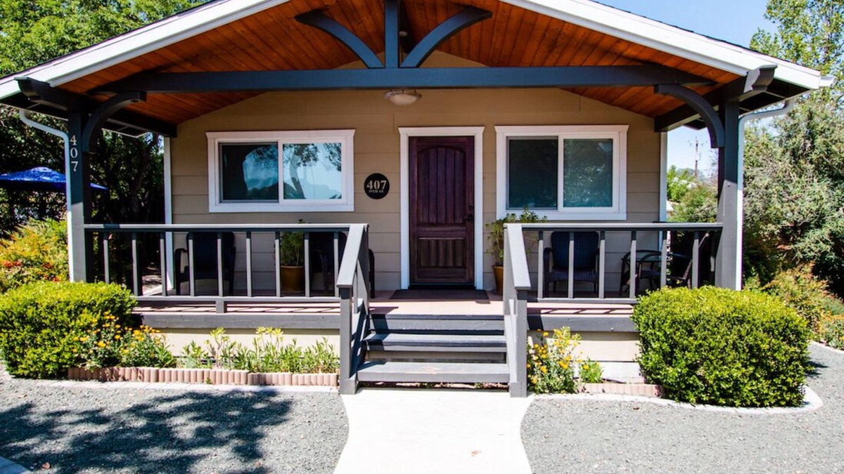 Paso Robles House | Quercus Acorn Cottage-Best Porch in Town Awaits Your Stay!