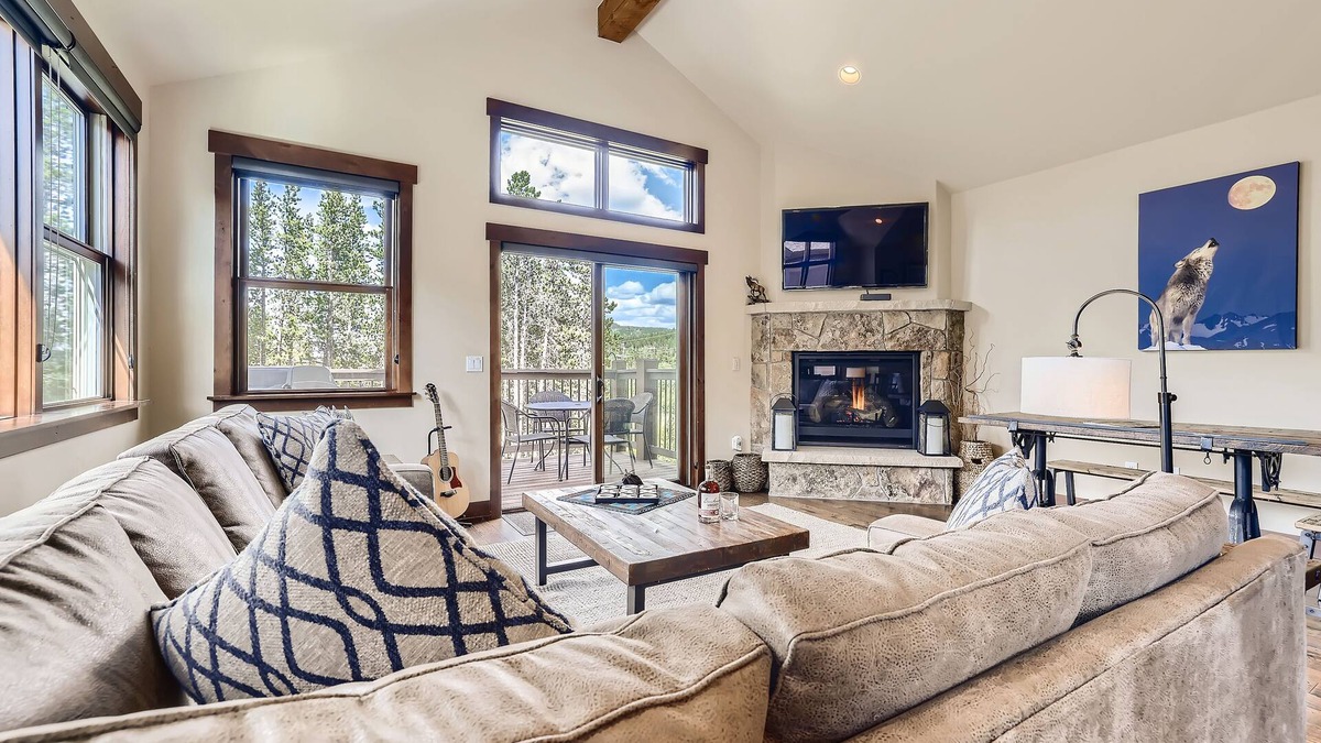 Warrior's Mark House | Quick walk to lifts and Main Street, Views!