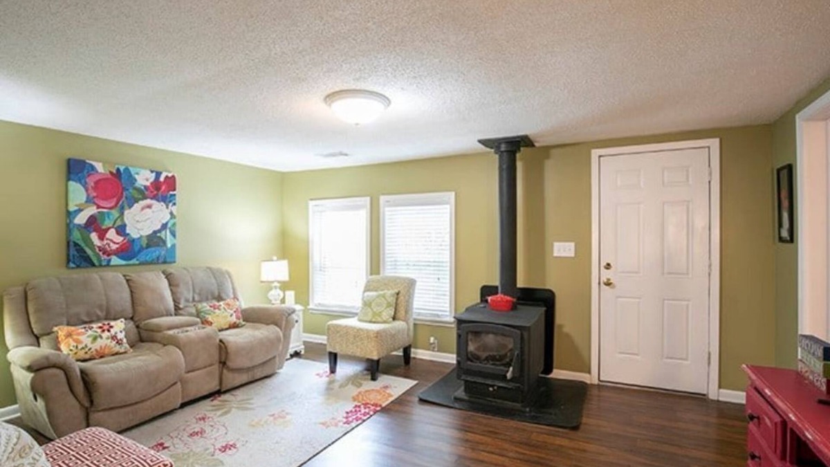 Oxford Cottage | Quiet 2 bedroom cottage close to M-Trade Park.