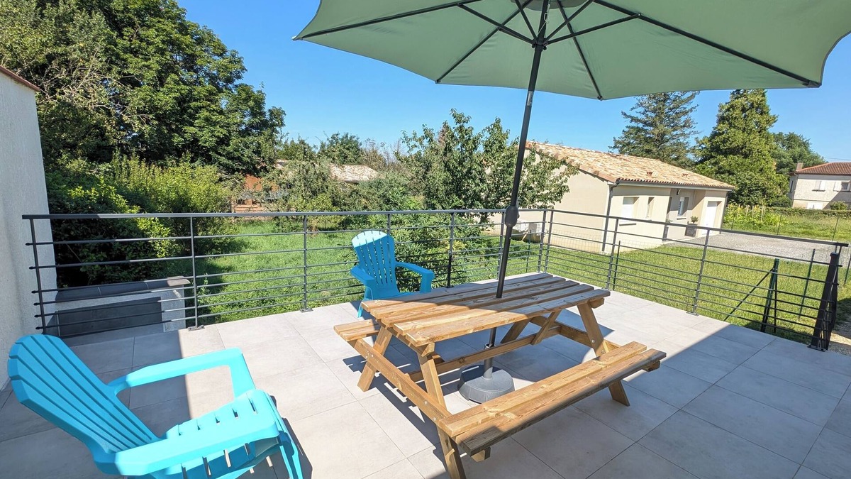 Castres Cabin | Quiet, 2 bedrooms, terrace, Garden Wifi, Connected TV, Air-conditioning.