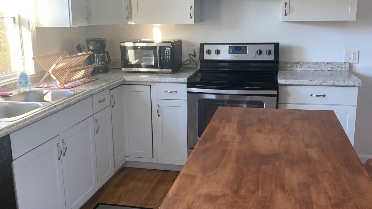 Cheshire Apartment | Quiet 2bd Townhome Apt with full kitchen, Cleaning fee waived.