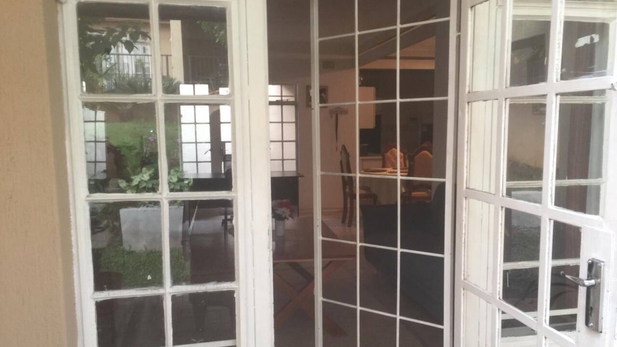 White River Cottage | Quiet 3 Bed 2 Bath Country Cottage in the centre of town White River